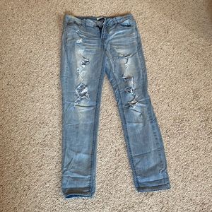 Refuge Jeans size 8 distressed. Cropped